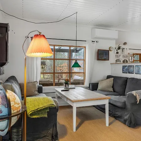 Сasa de vacaciones 2 Bedroom Lovely In *