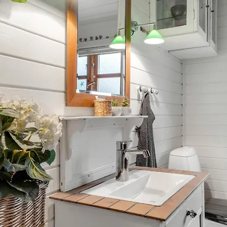 2 Bedroom Lovely In 펜션