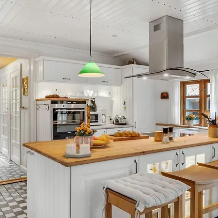 2 Bedroom Lovely In 회예스레브