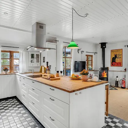 2 Bedroom Lovely In