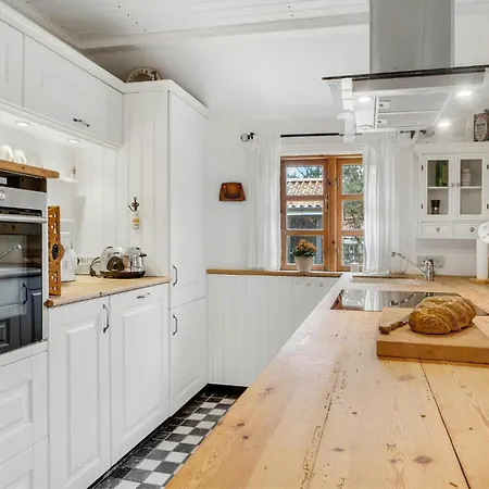 2 Bedroom Lovely In 펜션 회예스레브