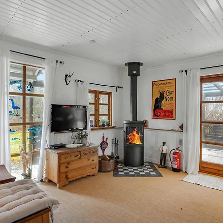 2 Bedroom Lovely In 회예스레브