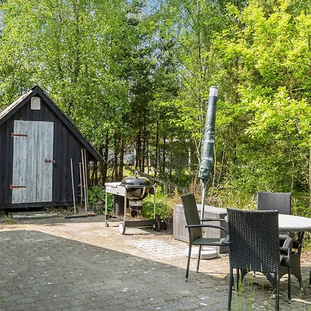 2 Bedroom Lovely In Hojslev