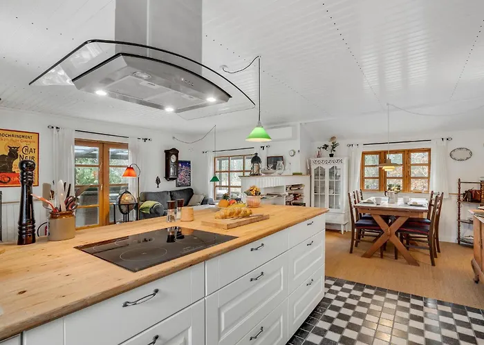 2 Bedroom Lovely In *